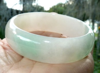 imperial green jadeite jade bangle